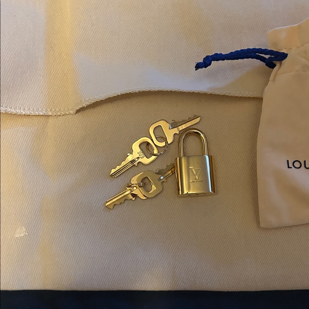Louis Vuitton Brown Monogram Shoulder Bag - Picture 13 of 15